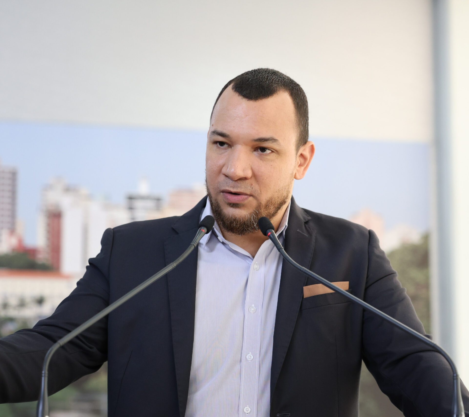Vereador Dylan Dantas apresenta projeto que institui campanha permanente de prevenção ao abuso infantil em Sorocaba. Foto: Câmara De Sorocaba