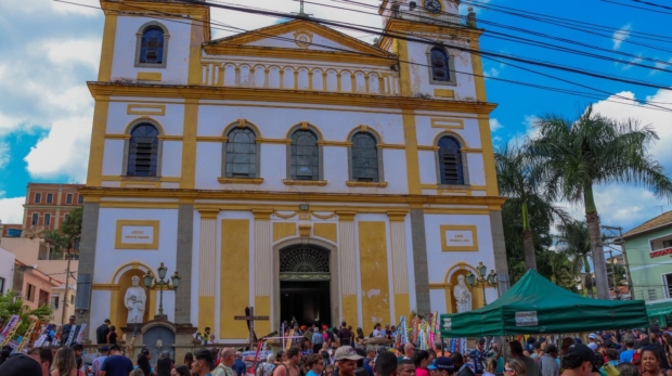 Fiéis lotam o Santuário e as ruas da cidade em celebrações que reforçam tradição, devoção e o turismo religioso no município. Foto: Pirapora Do Bom Jesus (Redes Sociais/ Reprodução)