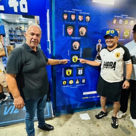 Carmônio Bastos (à esquerda), incentivador do esporte em Osasco, acompanha o chaveamento da Copa do Busão e destaca a presença do Esporte União Fittipaldi na fase semifinal da competição.
Crédito: Reprodução / Redes sociais