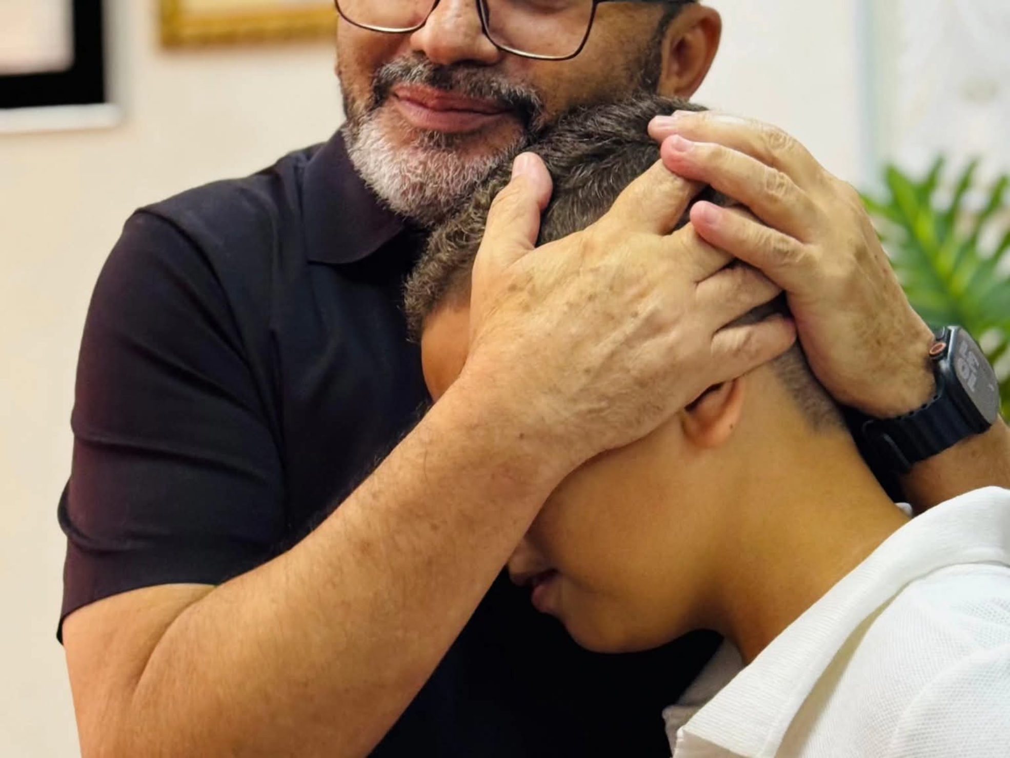 O Vereador Carmônio Bastos recebe o jovem Davi, do programa Autoridades Mirins, e destaca a importância do incentivo às novas lideranças no município.

Crédito: Reprodução/Redes sociais de Carmônio Bastos