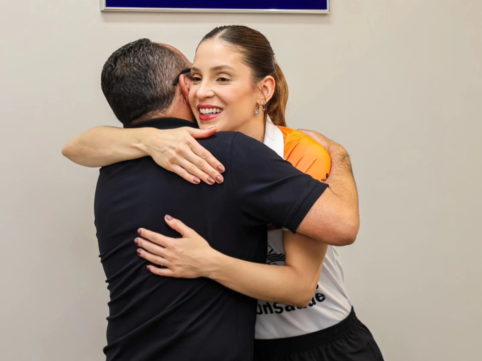 O vereador Carmônio Bastos homenageia a líbero Camila Brait em publicação nas redes sociais após anúncio de aposentadoria.



Crédito: Reprodução / Redes sociais de Carmônio Bastos