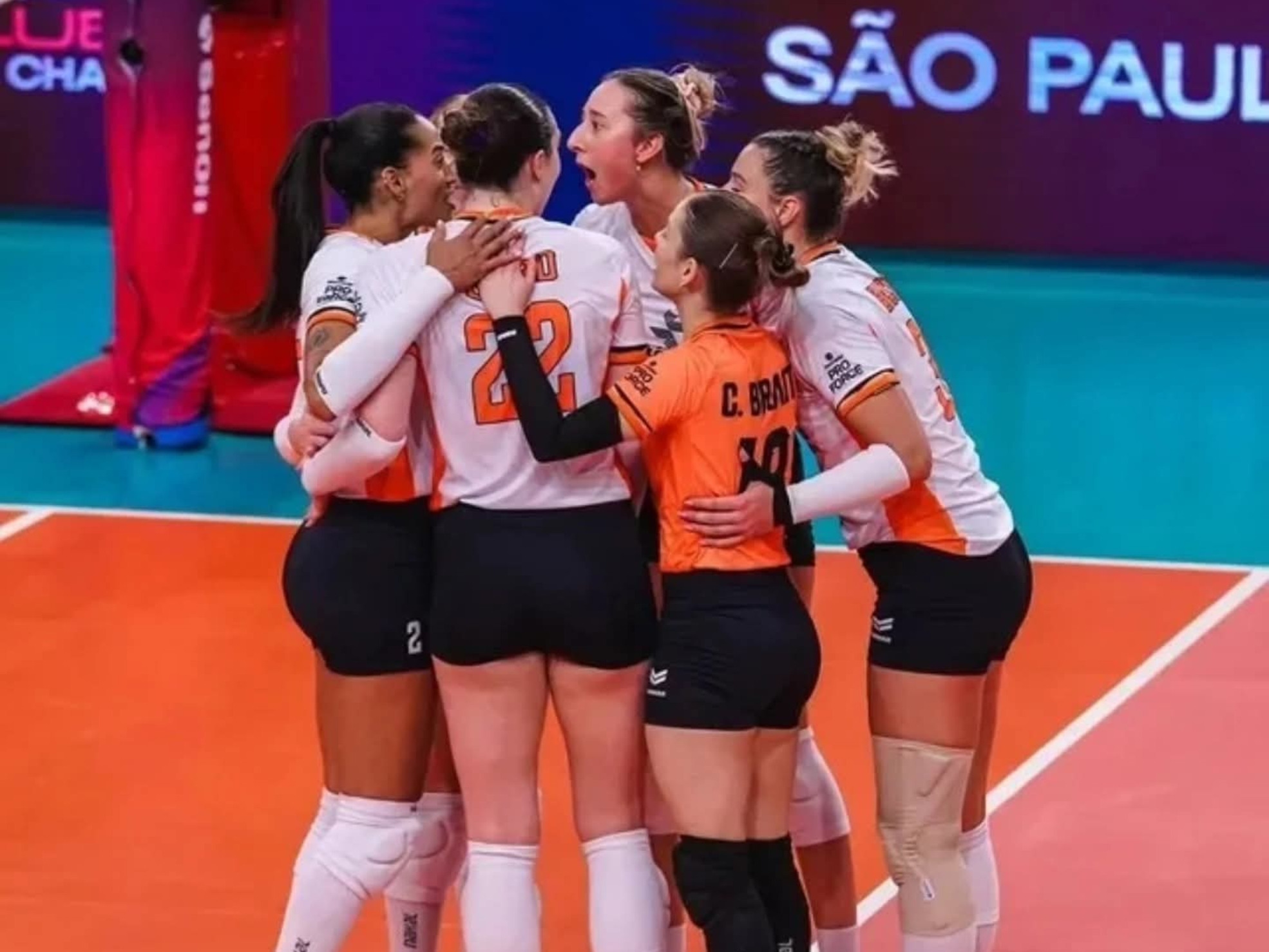 Atletas do Osasco São Cristóvão Saúde em ação durante semifinal da Superliga Feminina na Arena UniBH.
Crédito: Hedgard Moraes / Minas Tênis Clube