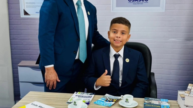 Carmônio Bastos acompanha posse de autoridades mirins e destaca importância da formação cidadã.

Crédito:  Câmara De Osasco 