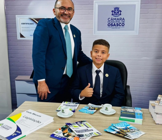 Carmônio Bastos acompanha posse de autoridades mirins e destaca importância da formação cidadã.

Crédito:  Câmara De Osasco 