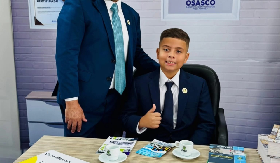 Carmônio Bastos acompanha posse de autoridades mirins e destaca importância da formação cidadã.

Crédito:  Câmara De Osasco 