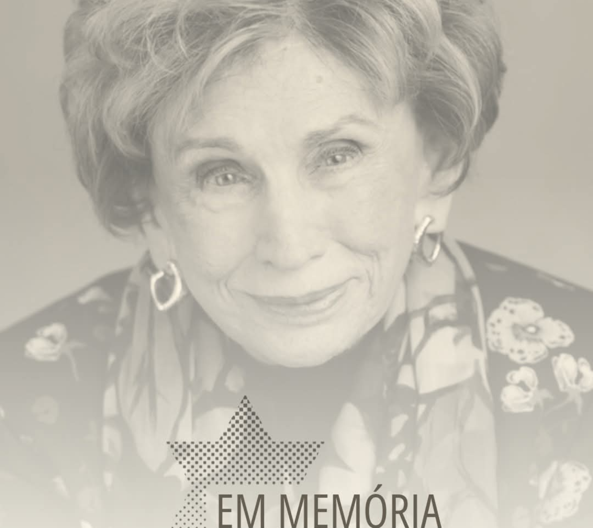 Descrição da imagem: montagem em tom sépia. Ao fundo, uma fotografia de Edith Eva Eger Z’’L. Ela tem cabelos curtos, ondulados e loiros, e um leve sorriso. Edith usa brincos e uma roupa estampada com flores, parcialmente visível sob um lenço. No canto inferior da imagem, centralizado, está uma Estrela de Davi formada por pequenos pontos. Ao lado, está escrito, em marrom: “Em memória. Edith Eva Eger Z’’L.”

Crédito: Museu Do Holocausto De Curitiba (Redes Sociais/Reprodução)