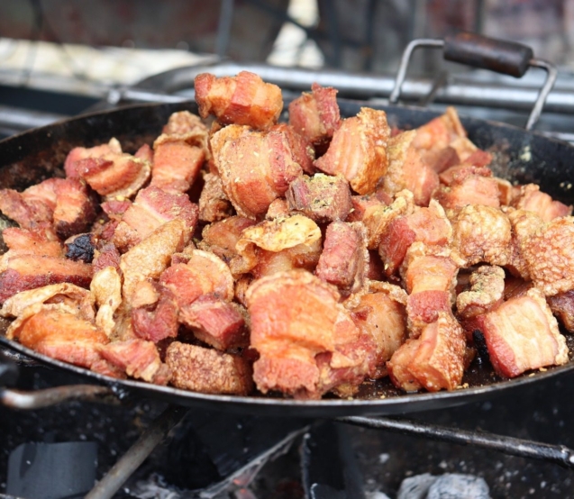 Burning Fest reúne assadores de todo o país, cortes especiais, rock ao vivo e cerveja artesanal em uma experiência gastronômica completa no Parque Gabriel Chucre, em Carapicuíba. Foto: Divulgação