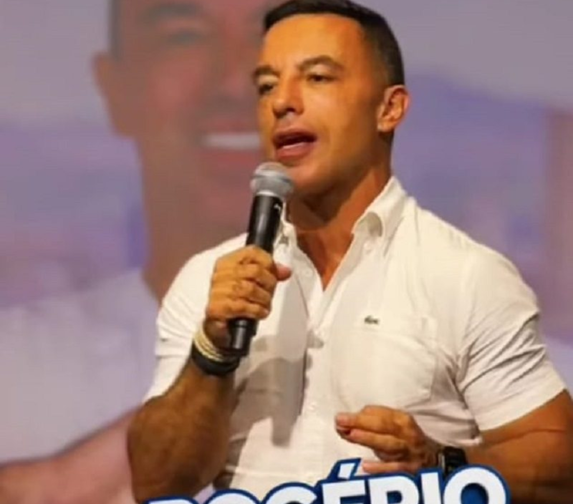 Rogério Lins durante encontro com moradores de Osasco, ouvindo demandas da população e reforçando a importância do diálogo. Carmônio Bastos / Redes sociais (Reprodução)