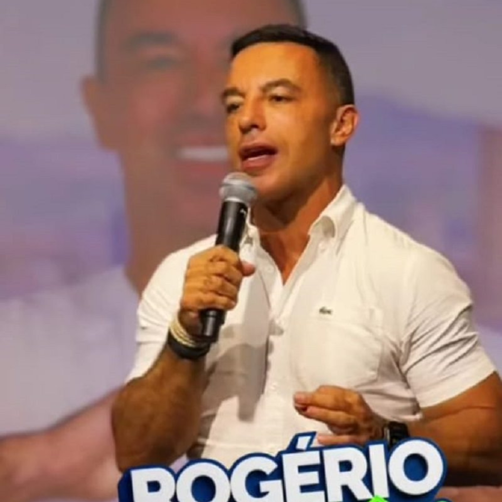 Rogério Lins durante encontro com moradores de Osasco, ouvindo demandas da população e reforçando a importância do diálogo. Carmônio Bastos / Redes sociais (Reprodução)