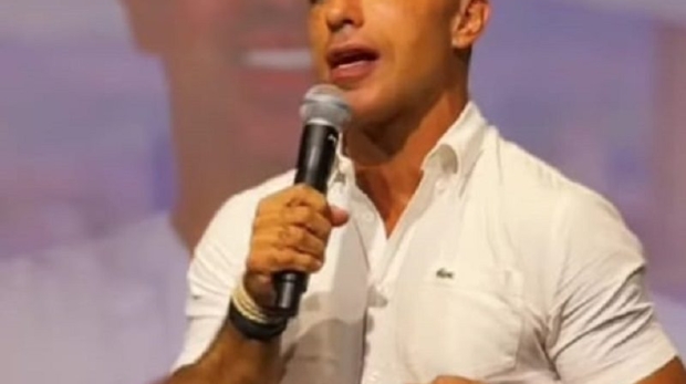 Rogério Lins durante encontro com moradores de Osasco, ouvindo demandas da população e reforçando a importância do diálogo. Carmônio Bastos / Redes sociais (Reprodução)