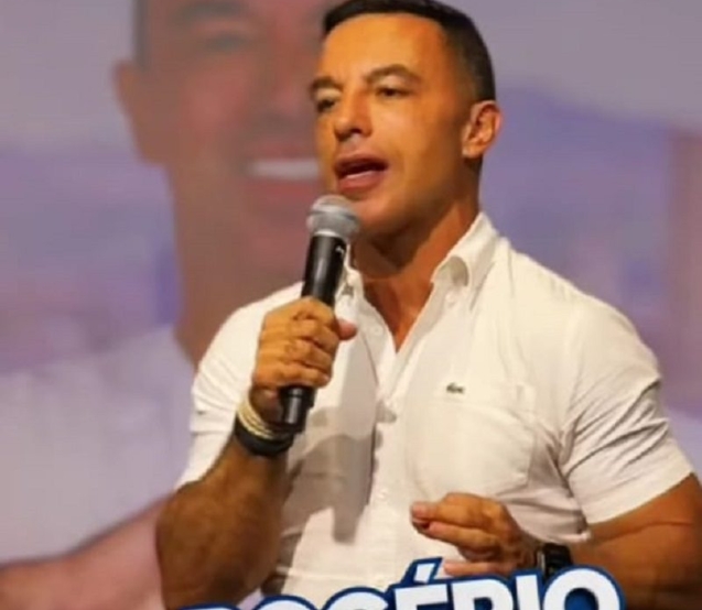 Rogério Lins durante encontro com moradores de Osasco, ouvindo demandas da população e reforçando a importância do diálogo. Carmônio Bastos / Redes sociais (Reprodução)