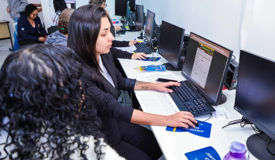 Atendimento do programa leva vagas de emprego às regiões Norte e Sul. Fotos: Fernanda Cazarini