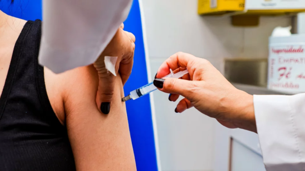 Campanha de vacinação contra a gripe mobiliza unidades de saúde em Osasco para ampliar a cobertura e proteger a população contra a influenza. Fotos: Fernanda Cazarini/PMO
