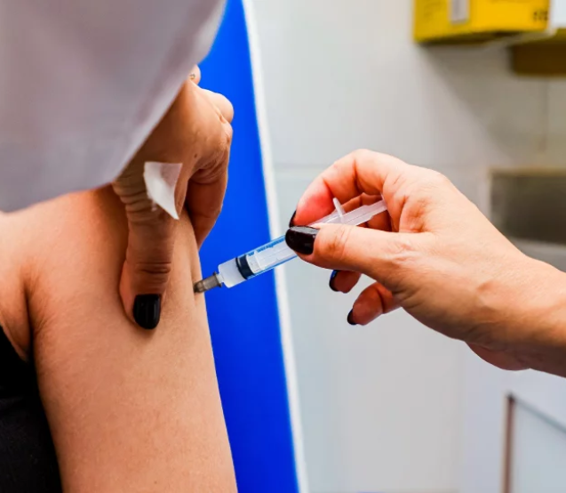 Campanha de vacinação contra a gripe mobiliza unidades de saúde em Osasco para ampliar a cobertura e proteger a população contra a influenza. Fotos: Fernanda Cazarini/PMO