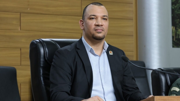 O vereador Dylan Dantas destaca a importância da conscientização sobre a fibromialgia e reforça a necessidade de ações informativas no município de Sorocaba.
 Crédito: Câmara de Sorocaba