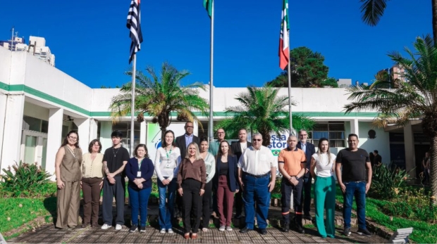 Servidoras municipais são homenageadas durante cerimônia do Programa Nossa História em celebração ao Dia das Mães e aos marcos históricos de Osasco.

Fotos: Sérgio Gobatti