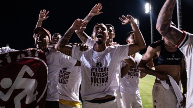 Jogadores da Juventus comemoram acesso para a primeira divisão do Paulistão. Pedro Zacchi / Ag. Paulistão