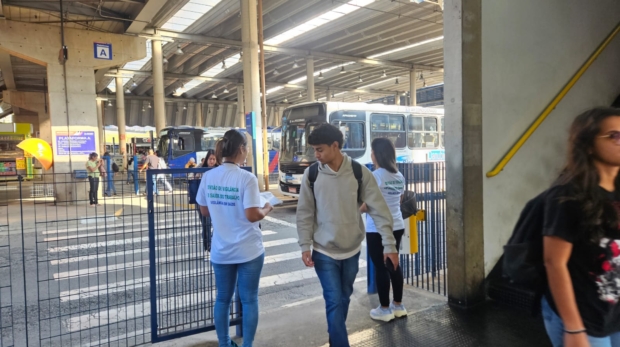 Ações de conscientização do Abril Verde mobilizam trabalhadores e população em Cotia, com foco na prevenção de acidentes e promoção da saúde no ambiente de trabalho.
Crédito: Divulgação/Prefeitura De Cotia