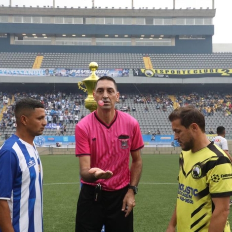 Atletas participam de partida do Campeonato Amador de Barueri, competição que reúne milhares de jogadores em diversas categorias ao longo da temporada.

Crédito das fotos: Divulgação/Secretaria de Esportes de Barueri