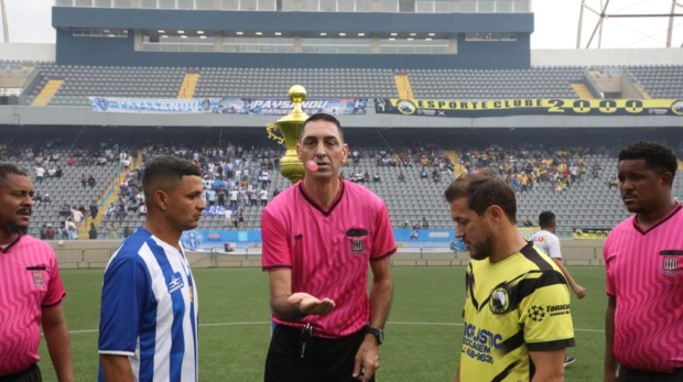 Atletas participam de partida do Campeonato Amador de Barueri, competição que reúne milhares de jogadores em diversas categorias ao longo da temporada.

Crédito das fotos: Divulgação/Secretaria de Esportes de Barueri