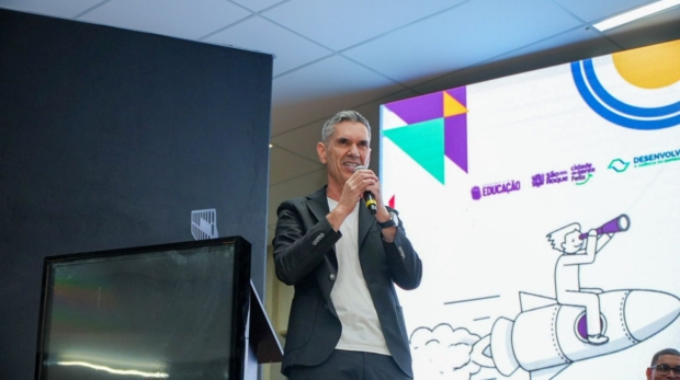 Prefeito Guto Issa destaca investimento histórico na educação durante entrega da Escola do Futuro em São Roque.

Crédito: Prefeitura De São Roque