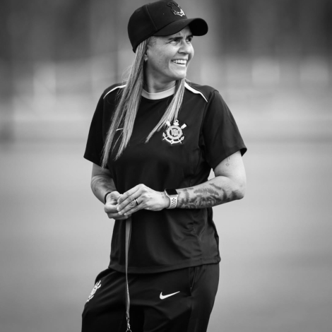 Emily Lima durante treino do Corinthians. A treinadora entrou em ranking da ESPN entre as 20 melhores do futebol feminino mundial. (Foto: Rodrigo Gazzanel/Ag. Corinthians)