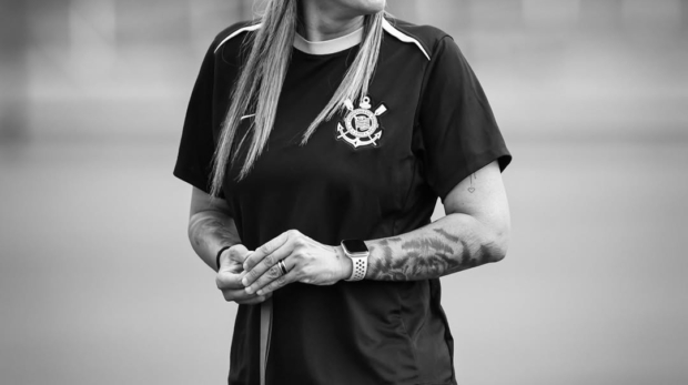 Emily Lima durante treino do Corinthians. A treinadora entrou em ranking da ESPN entre as 20 melhores do futebol feminino mundial. (Foto: Rodrigo Gazzanel/Ag. Corinthians)