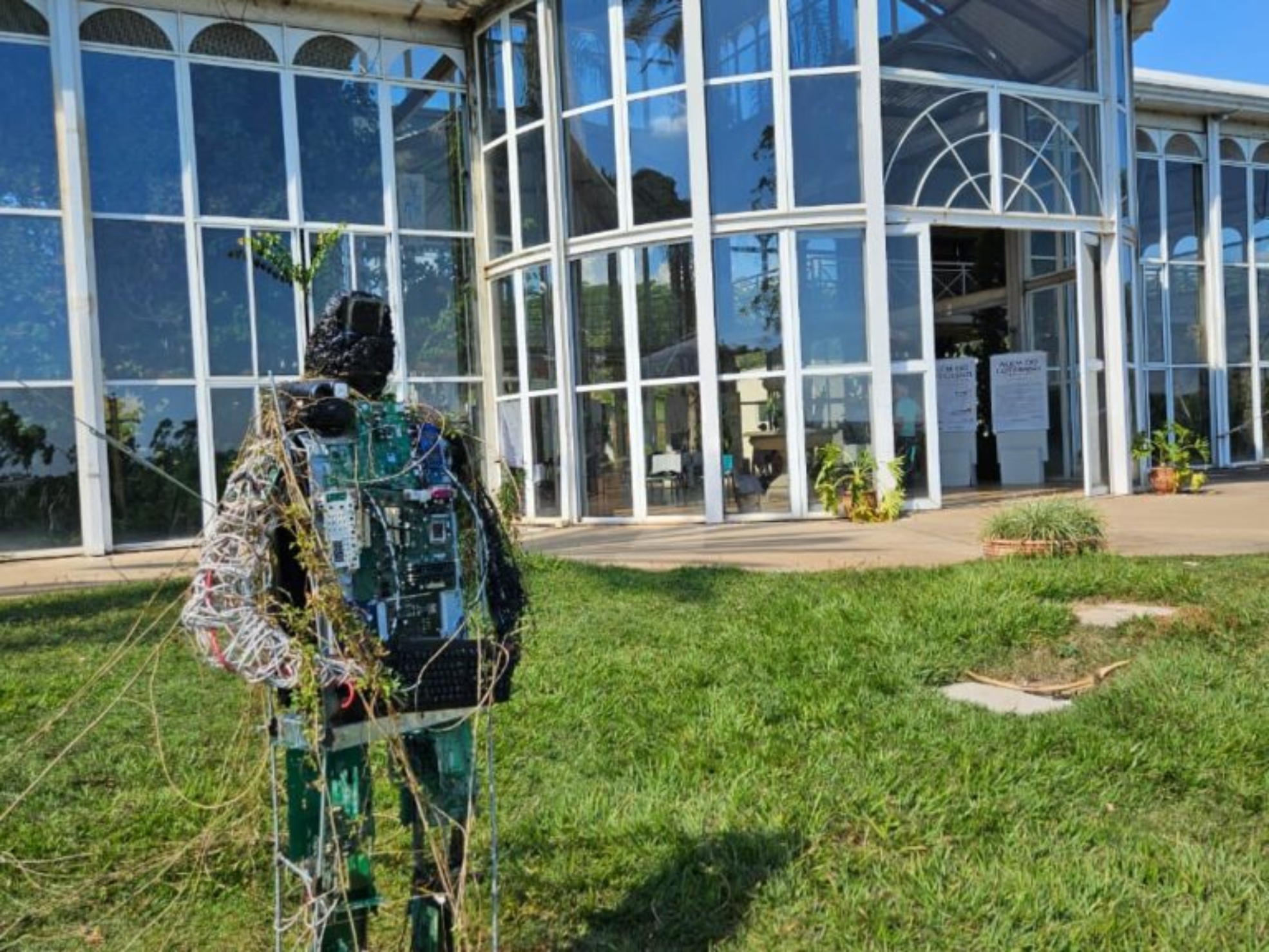 Exposição “Além do cotidiano” transforma ferramentas do dia a dia em obras de arte no Jardim Botânico de Sorocaba.

Fotos: Sema