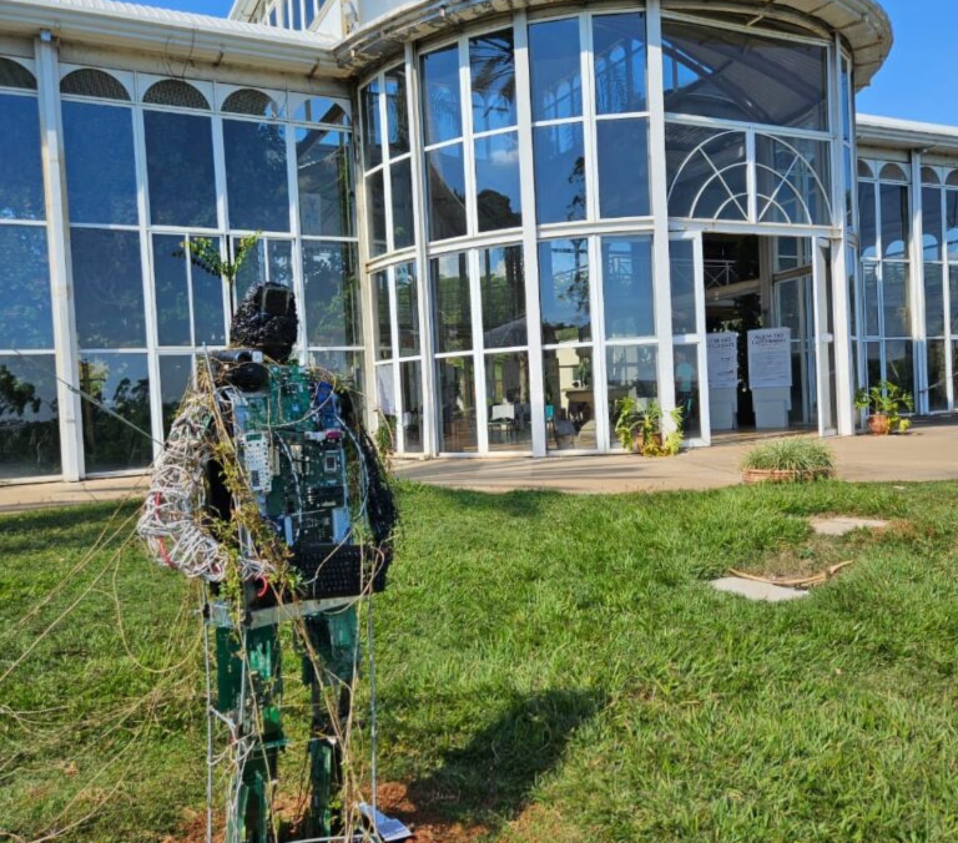 Exposição “Além do cotidiano” transforma ferramentas do dia a dia em obras de arte no Jardim Botânico de Sorocaba.

Fotos: Sema