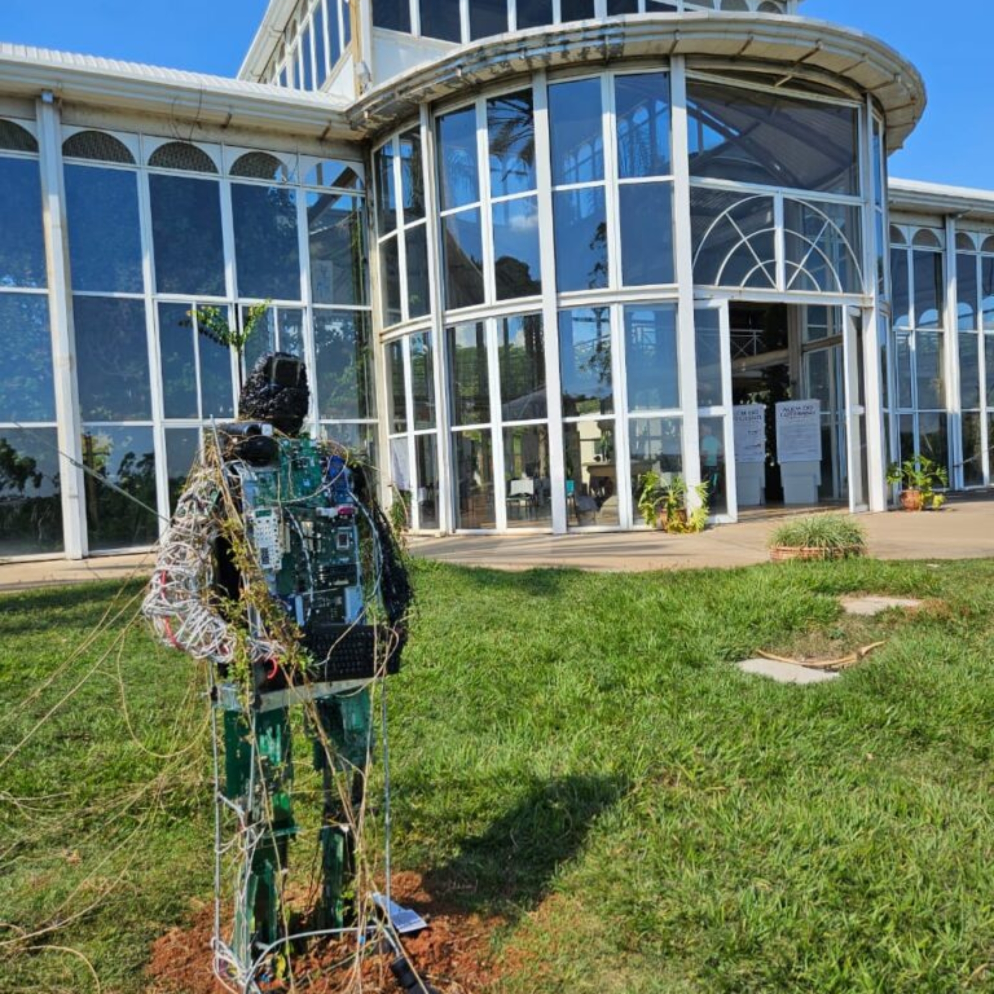 Exposição “Além do cotidiano” transforma ferramentas do dia a dia em obras de arte no Jardim Botânico de Sorocaba.

Fotos: Sema