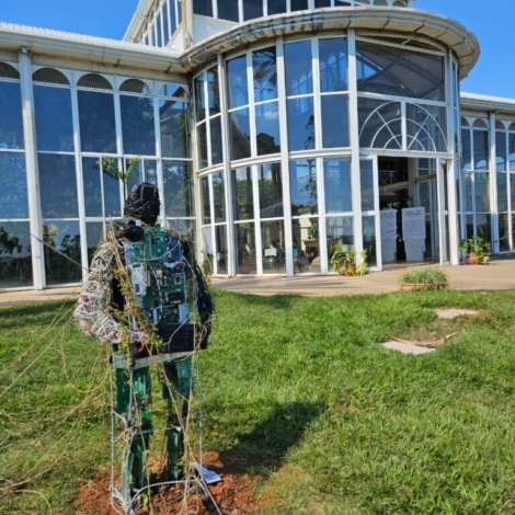 Exposição “Além do cotidiano” transforma ferramentas do dia a dia em obras de arte no Jardim Botânico de Sorocaba.

Fotos: Sema