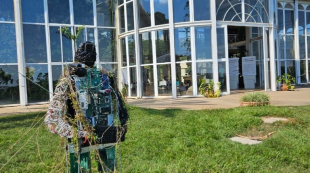 Exposição “Além do cotidiano” transforma ferramentas do dia a dia em obras de arte no Jardim Botânico de Sorocaba.

Fotos: Sema
