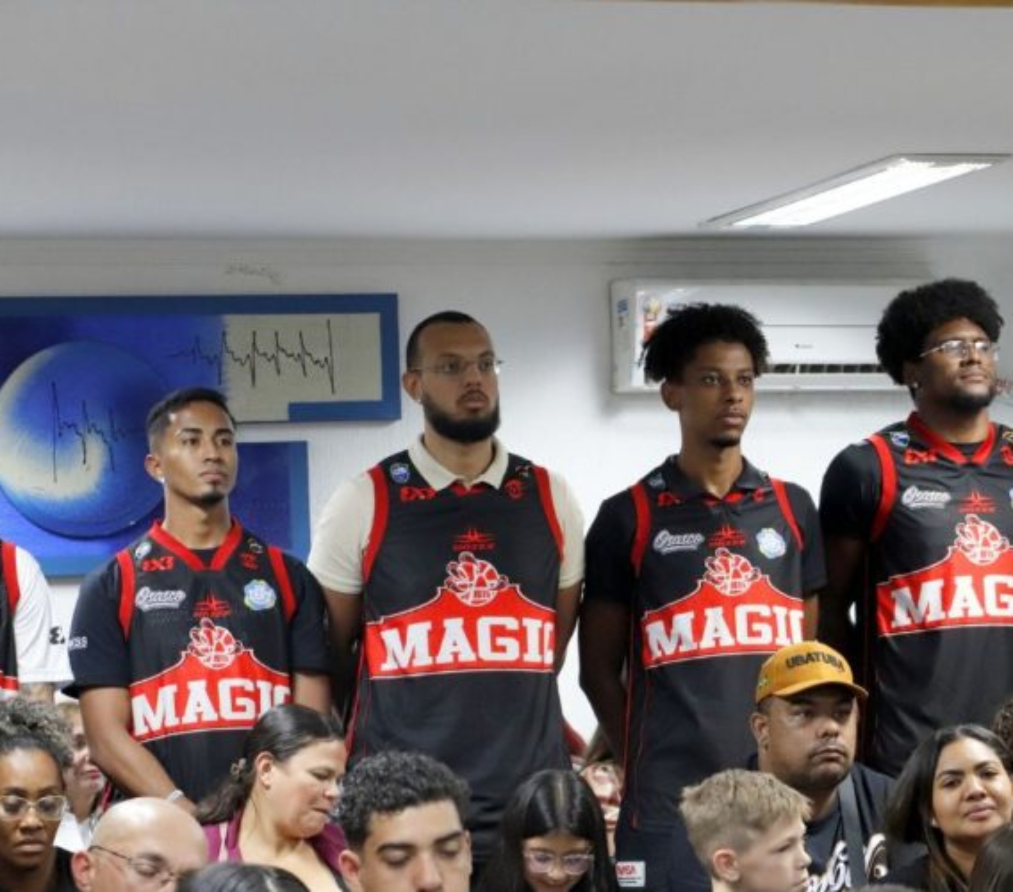Reconhecimento ao esporte e à cultura! A Câmara Municipal de Osasco homenageou a equipe de Basquete 3x3 pelo destaque no Campeonato Paulista Série Ouro e a Orquestra Infantil de Cordas do CEU José Saramago pela emocionante participação na posse das Autoridades Mirins 2026.

Crédito: Câmara De Osasco