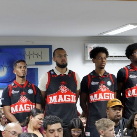 Reconhecimento ao esporte e à cultura! A Câmara Municipal de Osasco homenageou a equipe de Basquete 3x3 pelo destaque no Campeonato Paulista Série Ouro e a Orquestra Infantil de Cordas do CEU José Saramago pela emocionante participação na posse das Autoridades Mirins 2026.

Crédito: Câmara De Osasco