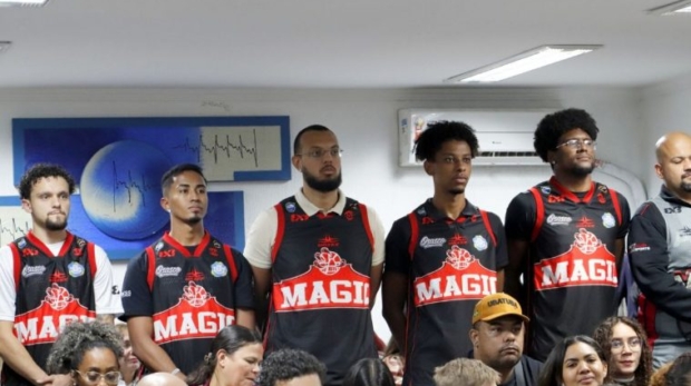 Reconhecimento ao esporte e à cultura! A Câmara Municipal de Osasco homenageou a equipe de Basquete 3x3 pelo destaque no Campeonato Paulista Série Ouro e a Orquestra Infantil de Cordas do CEU José Saramago pela emocionante participação na posse das Autoridades Mirins 2026.

Crédito: Câmara De Osasco
