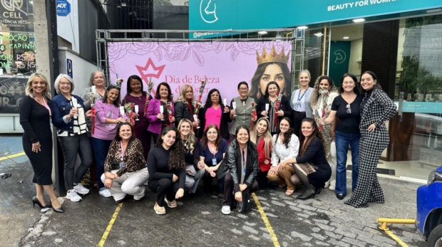 Mulheres da melhor idade participaram de uma edição especial do Dia de Beleza de Ester, promovido pelo Fundo Social de Cajamar em homenagem ao Dia das Mães. 

Crédito: Prefeitura De Cajamar