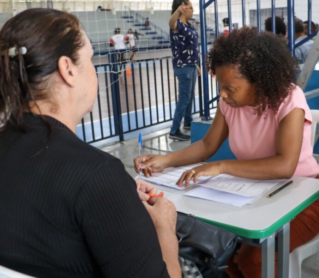 Moradores realizam inscrição em unidade do CRAS para participar do Programa Auxílio Desemprego em Carapicuíba.
Crédito: Divulgação/Prefeitura De Carapicuíba