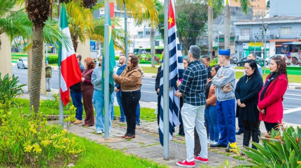 A 457ª edição do Programa Nossa História homenageou a Ouvidoria Geral do Município, reconhecendo o trabalho desenvolvido em defesa da transparência, participação social e melhoria dos serviços públicos em Osasco.

Fotos: David Mazzo