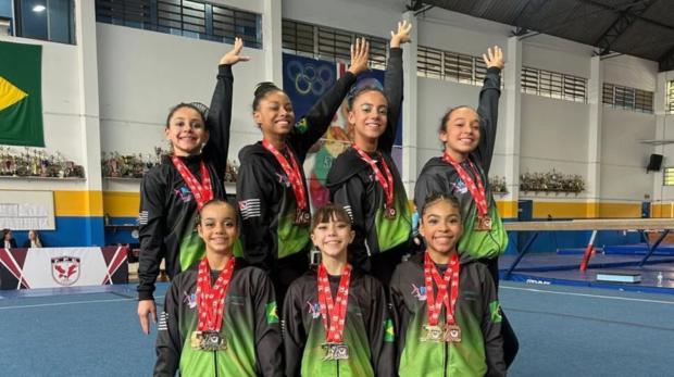 A delegação de Osasco brilhou na Taça São Paulo de Ginástica Artística, realizada no último sábado (16), e conquistou 19 medalhas durante a competição organizada pela Federação Paulista de Ginástica.

Crédito: Divulgação 