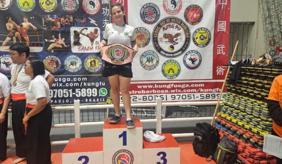 A atleta Barbara de Souza Segatti Tafuri conquistou o cinturão da categoria até 55 kg no 17º Kung Fu Open Fight Brasil, representando Osasco e o programa Bolsa Atleta da Prefeitura.

Crédito: Divulgação