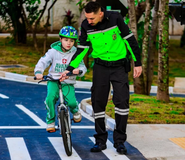 Alunos da rede municipal participaram das primeiras atividades do Circuito Educativo de Trânsito Seguro inaugurado pela Prefeitura de Osasco.

Imagens: Fernanda Cazarini