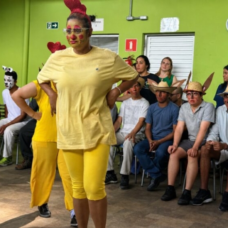 Alunos da APAE Cotia sobem ao palco com o espetáculo “Os Saltimbancos” e mostram que a arte é um espaço de inclusão, talento e transformação.

Crédito: Divulgação