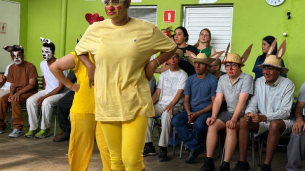 Alunos da APAE Cotia sobem ao palco com o espetáculo “Os Saltimbancos” e mostram que a arte é um espaço de inclusão, talento e transformação.

Crédito: Divulgação