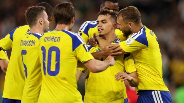 Yasin Ayari comemora primeiro gol pela Suécia na Copa do Mundo em partida com a Tunísia Julio Cesar AGUILAR / AFP