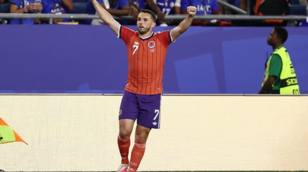 McGinn comemora gol da Escócia (Foto: FRANCK FIFE / AFP)