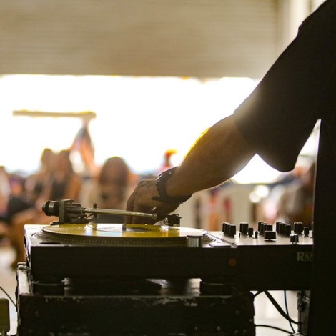 Cultura, música e expressão urbana tomam conta da Arena Hexa com a abertura do Circuito Hip Hop Cidades. O evento reúne grandes nomes do rap nacional, artistas locais, batalhas de rima, grafite e oficinas culturais em uma grande celebração da arte e da juventude.

Crédito: Prefeitura De Itapevi 