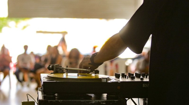 Cultura, música e expressão urbana tomam conta da Arena Hexa com a abertura do Circuito Hip Hop Cidades. O evento reúne grandes nomes do rap nacional, artistas locais, batalhas de rima, grafite e oficinas culturais em uma grande celebração da arte e da juventude.

Crédito: Prefeitura De Itapevi 