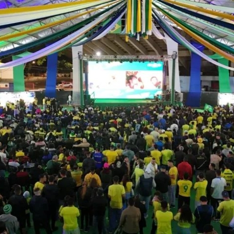 Milhares de pessoas lotaram o Centro de Eventos Boiódromo para acompanhar a estreia da Seleção Brasileira na Copa do Mundo.

Crédito: Prefeitura De Cajamar (Redes Sociais/Reprodução)