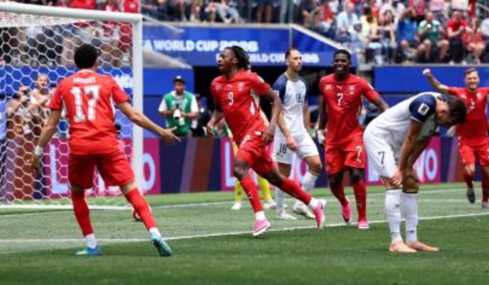 Johan Manzambi marcou dois gols na vitória da Suíça contra a Bósnia pela segunda rodada do Grupo B da Copa do Mundo  • Alex Livesey - FIFA/FIFA via Getty Images