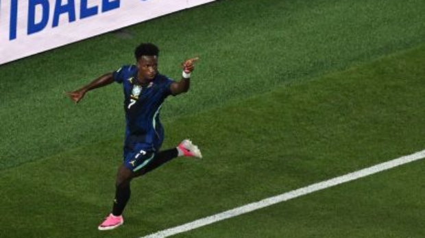 Vini Jr. comemora o terceiro gol da Seleção Brasileira contra o Haiti • Howard Smith/ISI Photos/ISI Photos via Getty Images